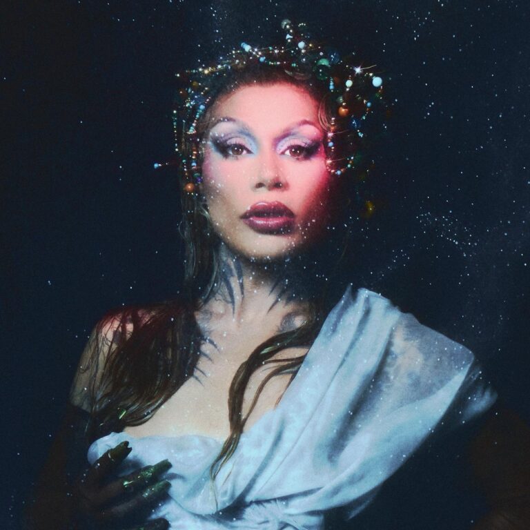 Grag Queen dá início à nova era com pré-estreia da turnê “Cósmica” na Casa Natural Musical