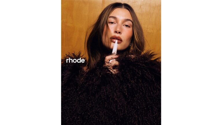 Hailey Bieber e o novo Peptide Lip Shape: o contorno labial que promete revolucionar a maquiagem
