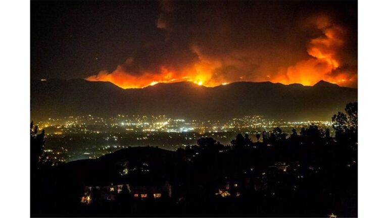 Incêndio Mais Poderoso De LOS ANGELES Causa Caos em PACIFIC PALISADES