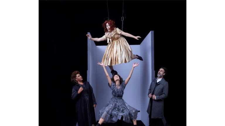 “Kafka e a Boneca Viajante”, patrocinado pela BB Seguros, chega ao Teatro Clara Nunes