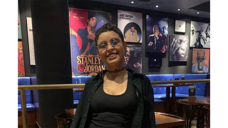 Kell Smith canta com Gina Garcia e conta o que dói mais que um joelho ralado