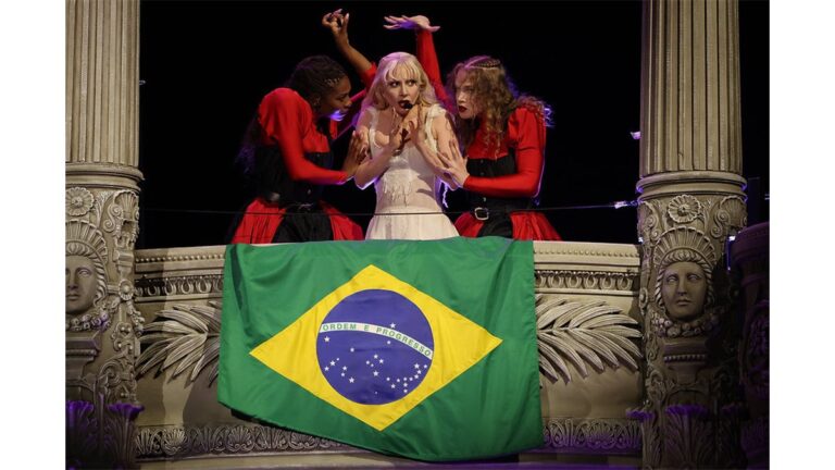 Lady Gaga firma recorde mundial