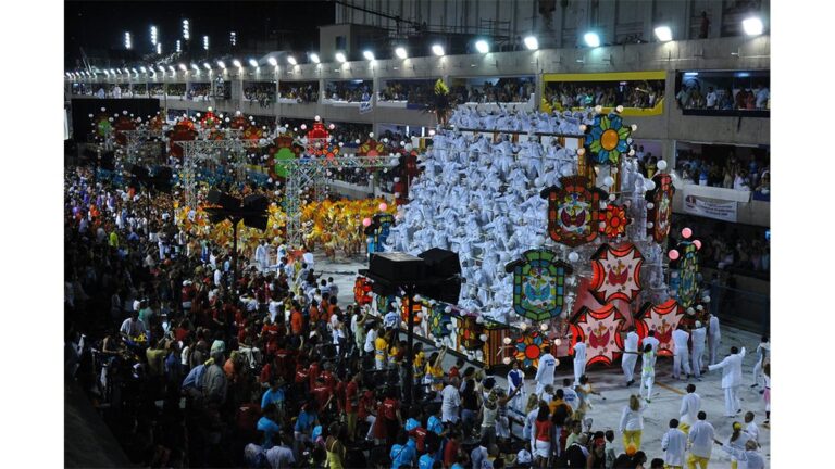 O Carnaval 2025: Vozes, Histórias e Resistência no Sambódromo