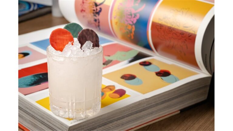 Orgulho com vista para o mar: quando luxo vira palco de resistência no Pride Month