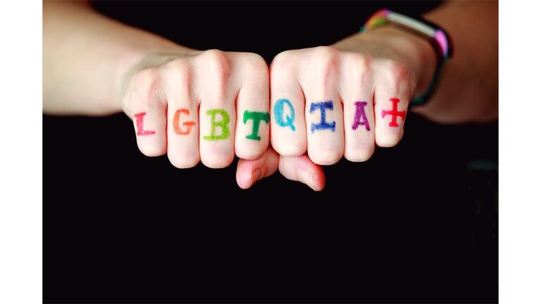 Os Bastidores do Arco-Íris: Até Onde Vai a Representatividade LGBTQIA+