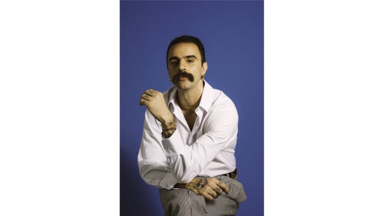 Rodrigo Alarcon: O talento que atravessa portas