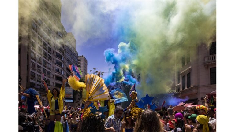 Tarado Ni Você celebra Caetano Veloso em mais um desfile histórico no centro de São Paulo