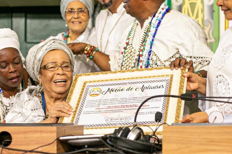 A despedida da Iyalorixá Mãe Carmem