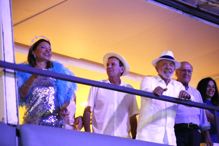 Lula na Sapucaí: a homenagem e o cálculo político, o presidente Lula no maior palco do Carnaval brasileiro
