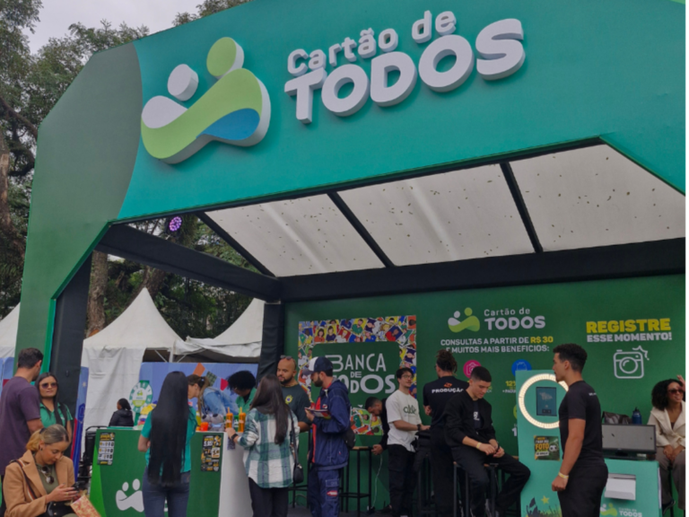 Cartão de TODOS une saúde e Copa no Arraiá do Ibirapuera Cartão de TODOS une saúde e Copa no Arraiá do Ibirapuera