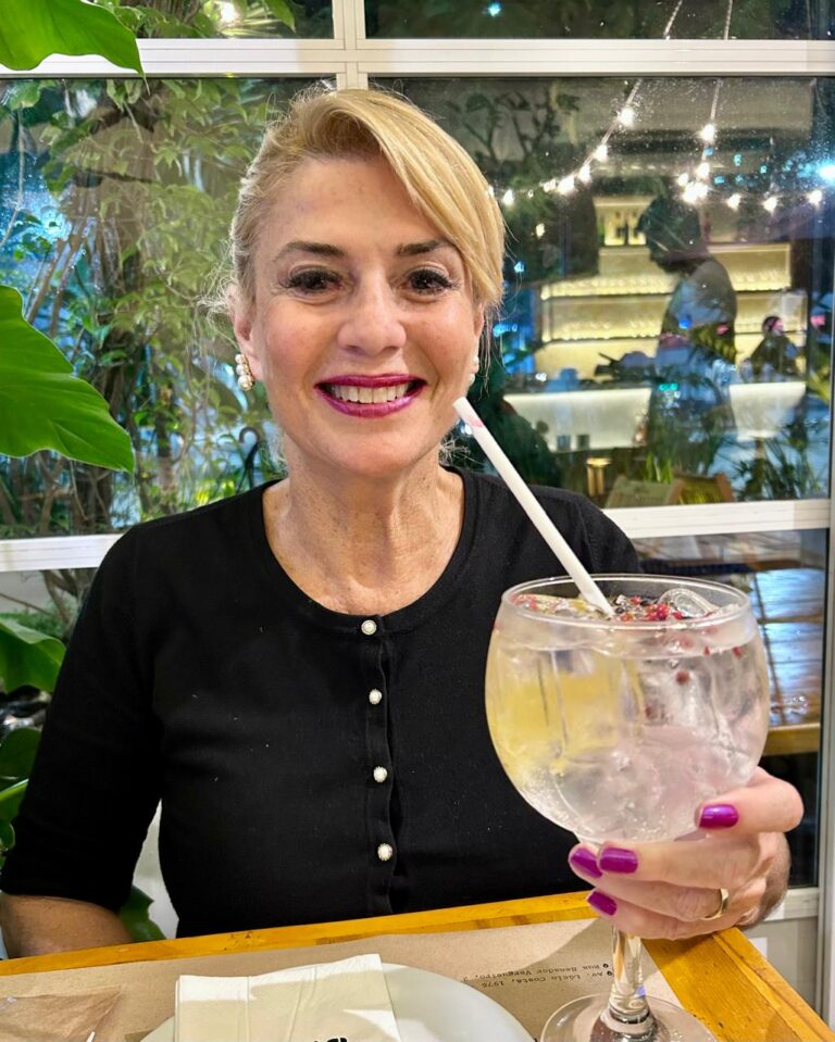 Ex-BBB Cida Moraes vive sua melhor fase e mostra que nunca é tarde para recomeçar